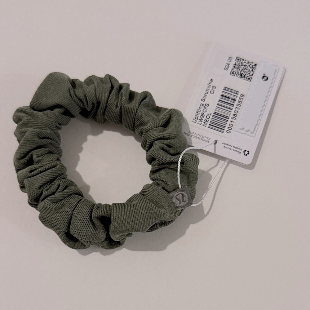 NWT Lululemon Uplifting Scrunchie Green